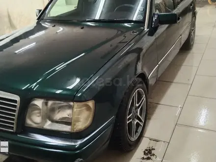 Mercedes-Benz E 220 1993 года за 1 600 000 тг. в Павлодар