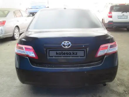 Toyota Camry 2011 года за 5 343 000 тг. в Актобе – фото 2