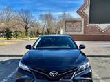 Toyota Camry 2021 года за 14 000 000 тг. в Тараз – фото 2