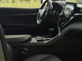 Toyota Camry 2023 года за 17 500 000 тг. в Алматы – фото 3