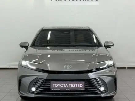 Toyota Camry Luxe eCVT 2025 года за 22 800 000 тг. в Астана – фото 5