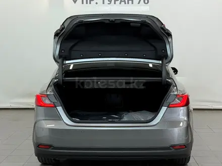 Toyota Camry Luxe eCVT 2025 года за 22 800 000 тг. в Астана – фото 10