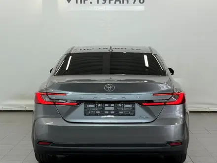 Toyota Camry Luxe eCVT 2025 года за 22 800 000 тг. в Астана – фото 4