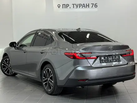 Toyota Camry Luxe eCVT 2025 года за 22 800 000 тг. в Астана – фото 2