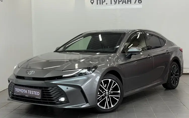 Toyota Camry Luxe eCVT 2025 года за 22 800 000 тг. в Астана