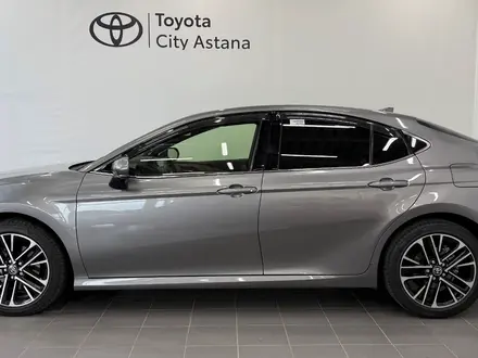 Toyota Camry Luxe eCVT 2025 года за 22 800 000 тг. в Астана – фото 3