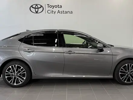 Toyota Camry Luxe eCVT 2025 года за 22 800 000 тг. в Астана – фото 17