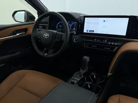 Toyota Camry Luxe eCVT 2025 года за 22 800 000 тг. в Астана – фото 12