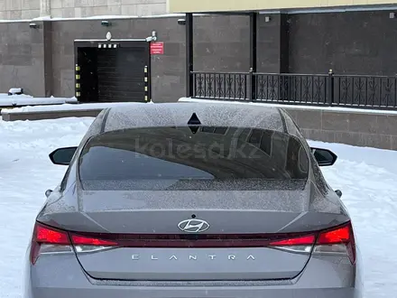 Hyundai Elantra 2022 года за 9 000 000 тг. в Уральск – фото 2