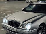 Mercedes-Benz E 320 2001 года за 4 600 000 тг. в Жанаозен – фото 2