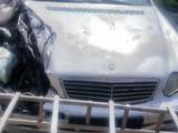 Mercedes-Benz C 180 2004 года за 800 000 тг. в Караганда – фото 2