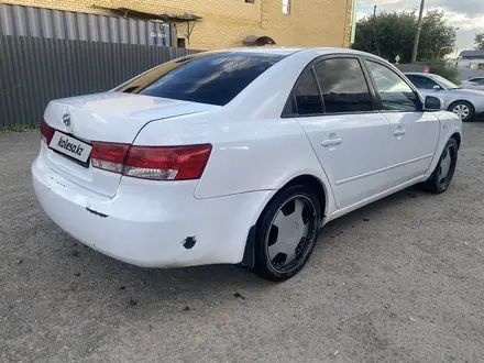 Hyundai Sonata 2006 года за 2 650 000 тг. в Семей – фото 11