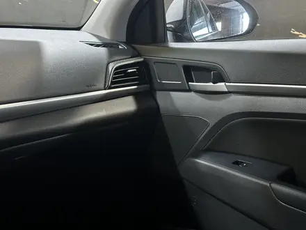 Hyundai Elantra 2019 года за 8 500 000 тг. в Актобе – фото 20
