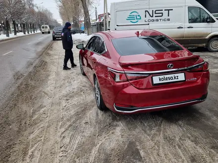 Lexus ES 300h 2019 года за 19 000 000 тг. в Алматы – фото 6