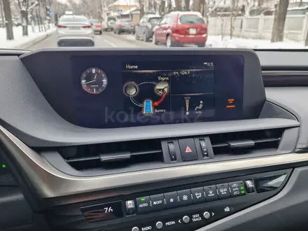 Lexus ES 300h 2019 года за 19 000 000 тг. в Алматы – фото 9