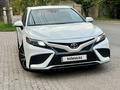 Toyota Camry 2021 года за 13 500 000 тг. в Алматы – фото 2