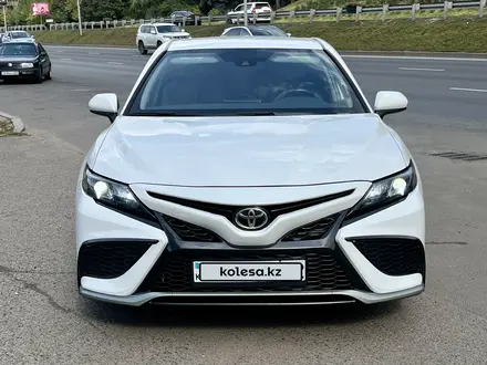 Toyota Camry 2021 года за 13 700 000 тг. в Алматы – фото 6