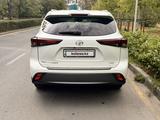 Toyota Highlander 2024 года за 39 800 000 тг. в Алматы – фото 2