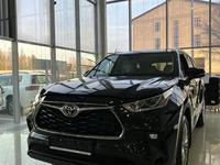 Toyota Highlander Luxe 2022 года за 35 171 500 тг. в Актобе