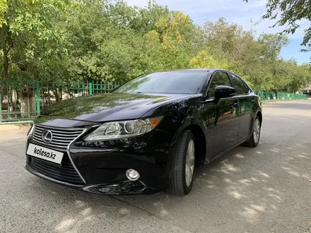 Lexus ES 300h 2015 года за 10 200 000 тг. в Атырау – фото 2