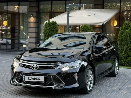 Toyota Camry 2017 года за 13 800 000 тг. в Алматы – фото 2