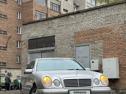 Mercedes-Benz E 320 1998 года за 3 600 000 тг. в Усть-Каменогорск – фото 3