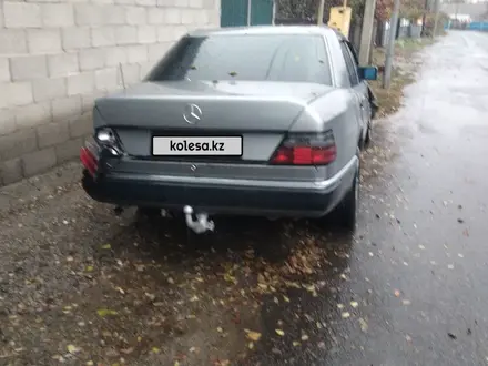 Mercedes-Benz E 300 1992 года за 500 000 тг. в Алматы