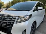 Toyota Alphard 2017 года за 18 000 000 тг. в Актобе – фото 2