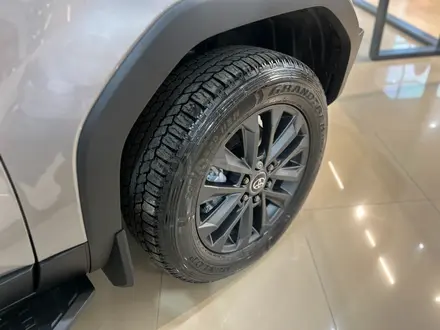 Toyota Land Cruiser Prado Luxe+ 2025 года за 52 390 000 тг. в Алматы – фото 5