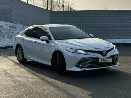 Toyota Camry 2018 года за 13 900 000 тг. в Алматы – фото 6