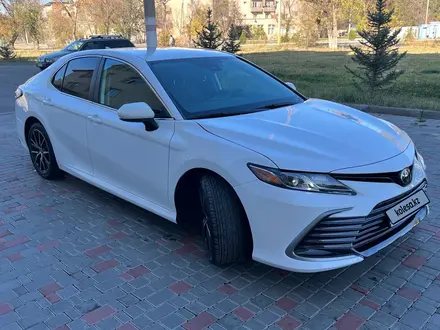 Toyota Camry 2021 года за 16 500 000 тг. в Алматы – фото 4