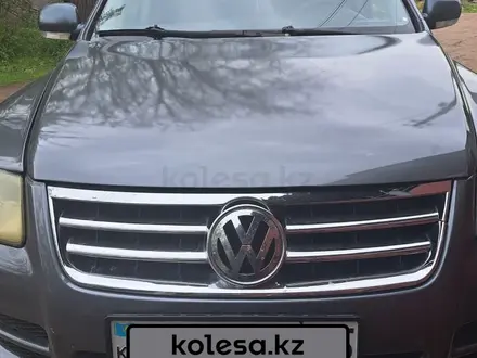 Volkswagen Touareg 2004 годаүшін4 300 000 тг. в Алматы