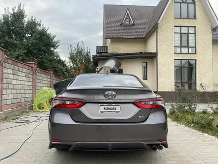 Toyota Camry 2021 года за 12 800 000 тг. в Алматы – фото 8