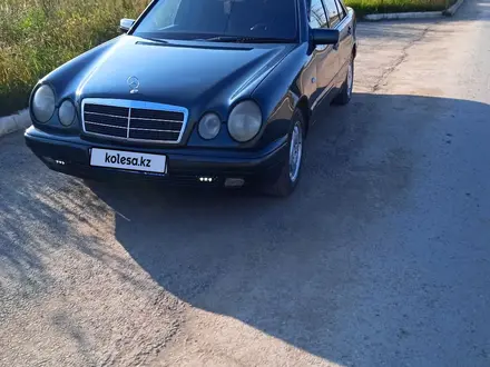 Mercedes-Benz E 220 1999 года за 4 300 000 тг. в Житикара