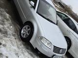 Volkswagen Passat 2002 годаүшін2 500 000 тг. в Актау