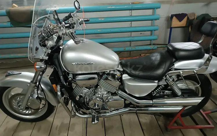 Honda  Magna 1999 годаүшін2 250 000 тг. в Павлодар