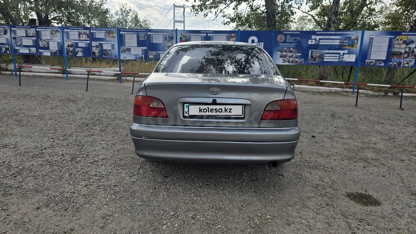 Toyota Avensis, 1998