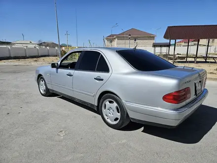 Mercedes-Benz E 320 1998 года за 3 500 000 тг. в Актау – фото 7