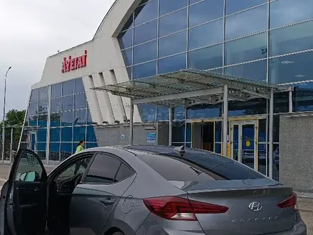 Hyundai Elantra 2019 года за 8 800 000 тг. в Алматы – фото 3