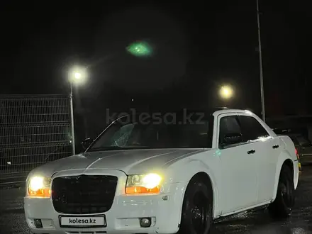 Chrysler 300C 2005 года за 4 300 000 тг. в Караганда – фото 3