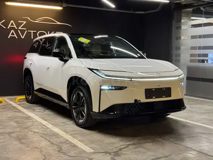 Toyota bZ3X 2025 года за 12 650 000 тг. в Алматы – фото 2