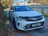 Toyota Camry 2015 года за 10 950 000 тг. в Алматы – фото 2