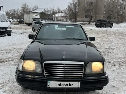 Mercedes-Benz E 200 1994 года за 2 300 000 тг. в Астана – фото 2