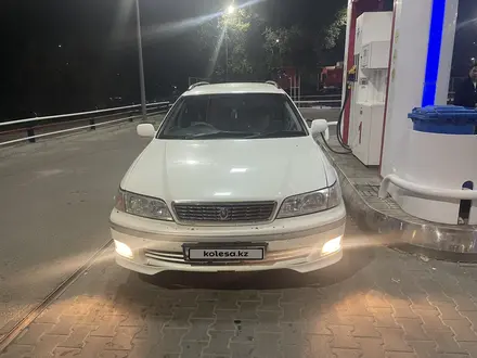 Toyota Mark II Qualis 2000 года за 4 100 000 тг. в Алматы