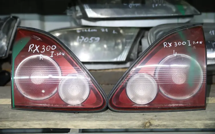Задний левый правый фонарь (фара плафон стоп габарит) багажника Lexus RX300 за 10 000 тг. в Алматы