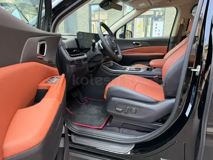 Kia Carnival 2025 года за 25 900 000 тг. в Алматы – фото 15