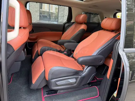 Kia Carnival 2025 года за 25 900 000 тг. в Алматы – фото 16