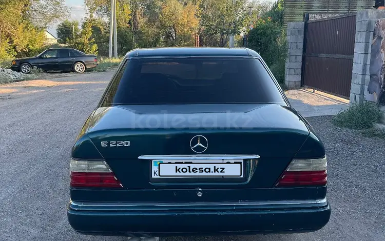 Mercedes-Benz E 220 1995 года за 1 300 000 тг. в Алматы