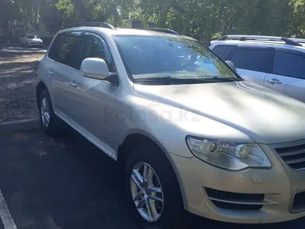 Volkswagen Touareg 2008 года за 7 200 000 тг. в Павлодар – фото 6