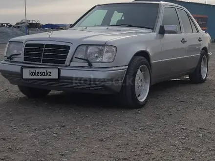 Mercedes-Benz E 220 1994 года за 4 200 000 тг. в Кызылорда – фото 2